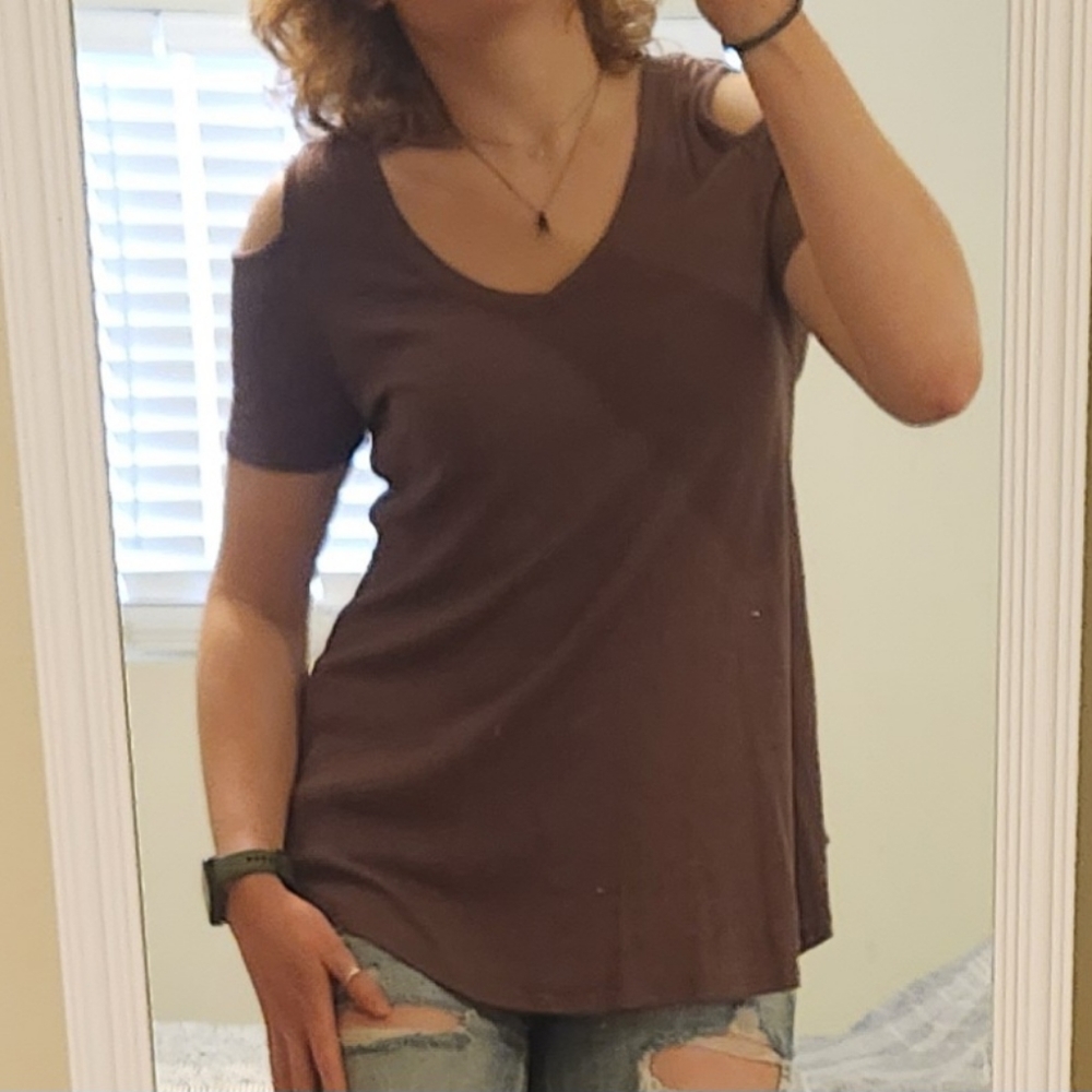 Ribbed Cold Shoulder Top